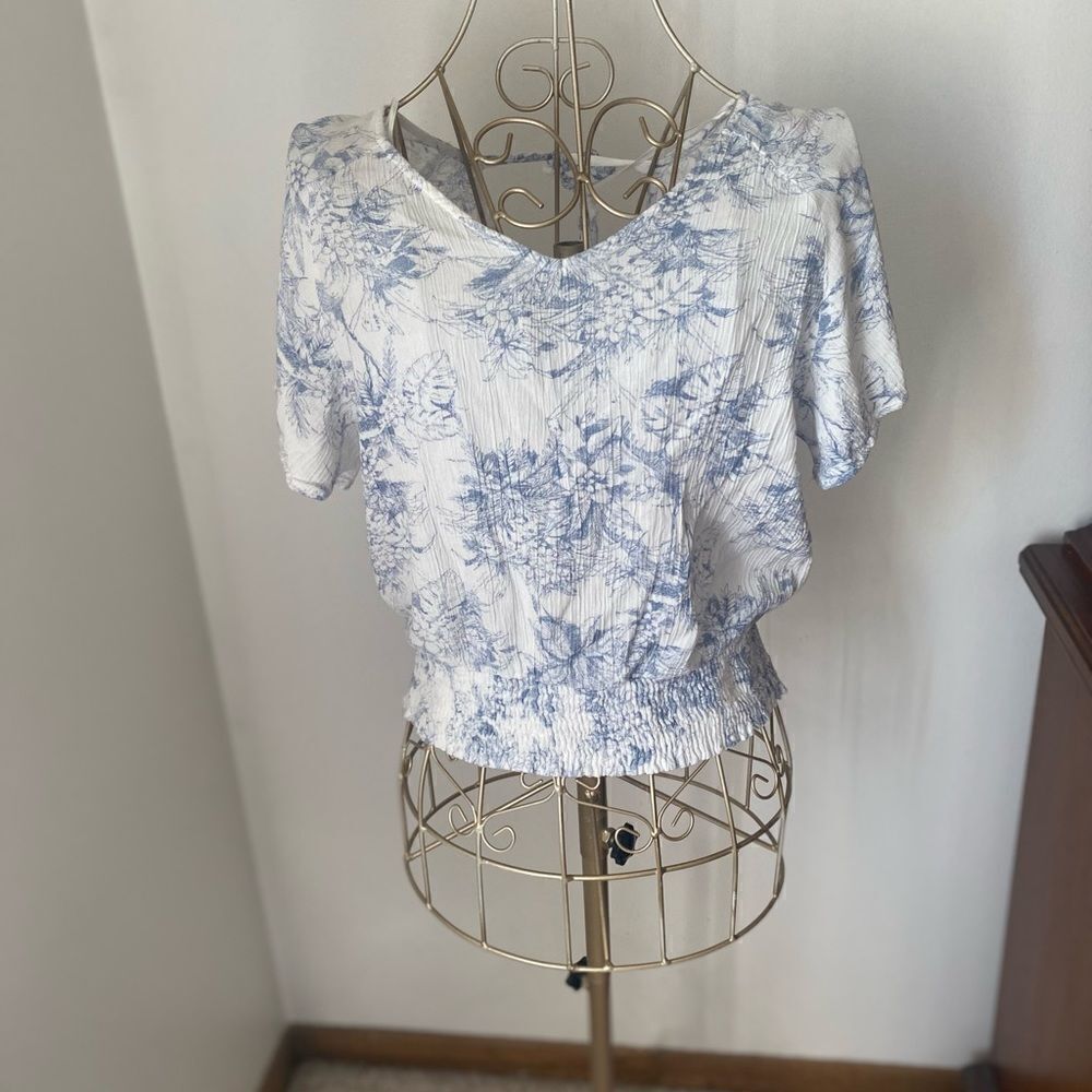 Paper Crane Floral Tie Neck Short Sleeve Top Size Small Blue